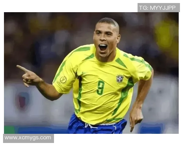 内敛足球巨星的成长历程与场内外的独特魅力解析